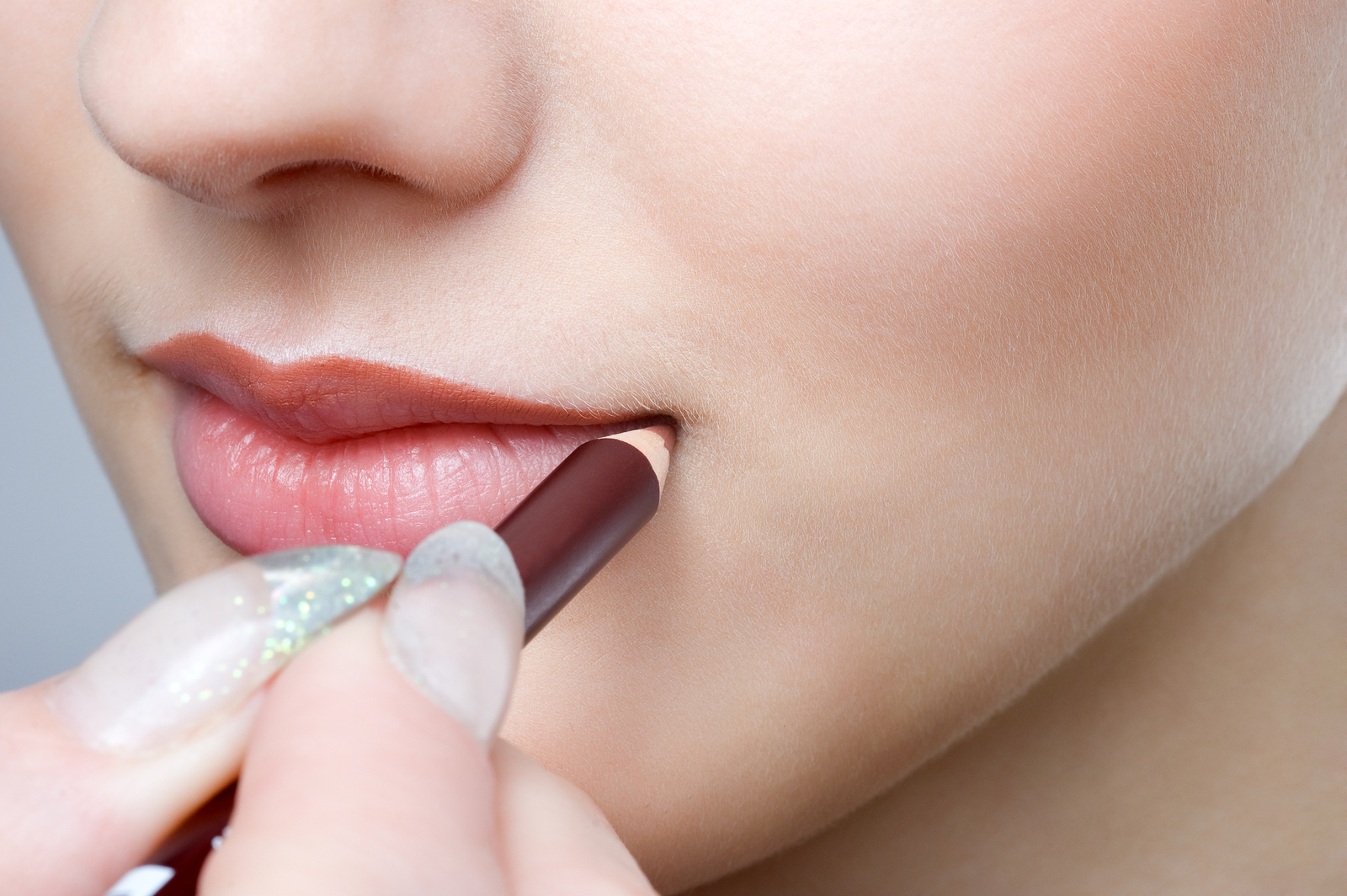 apply lip liner for long lasting lipstick